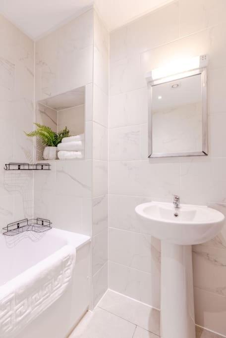 קינגסטון אפון תמז Vertigo Boutique Sleeps 4 London מראה חיצוני תמונה